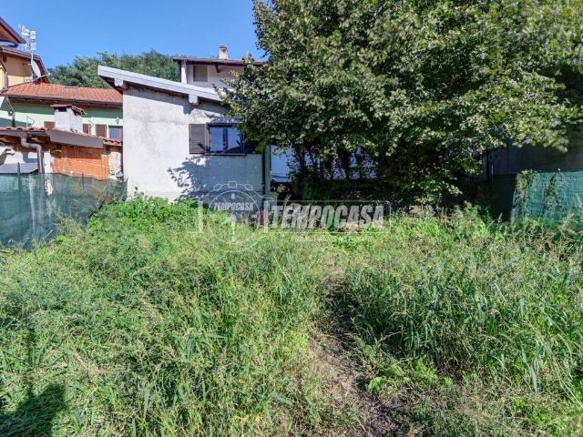 Casa indipendente in vendita a Luino VA