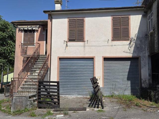 Casa indipendente in vendita a Lumarzo GE
