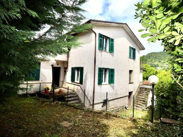 Casa indipendente in vendita a Lumarzo GE