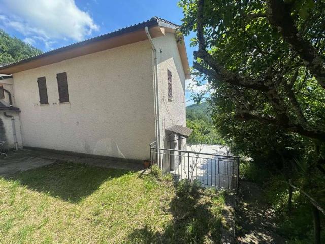 Casa indipendente in vendita a Lumarzo GE