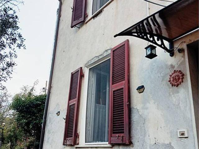 Casa indipendente in vendita a Luni