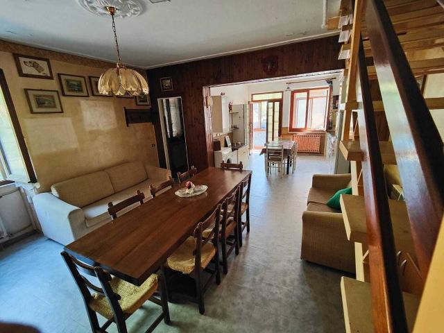 Casa indipendente in vendita a Luni