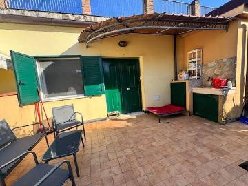 Casa indipendente in vendita a Luni SP