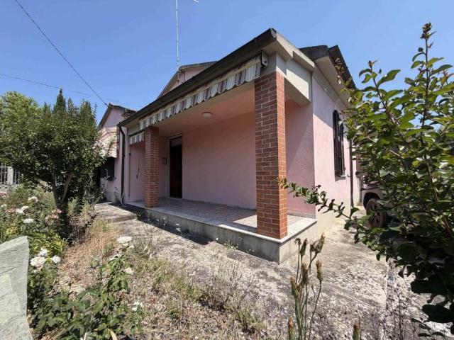 Casa indipendente in vendita a Luni SP