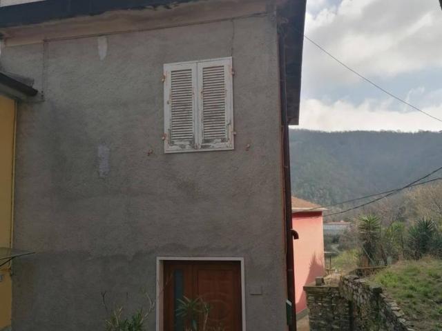 Casa indipendente in vendita a Luni SP