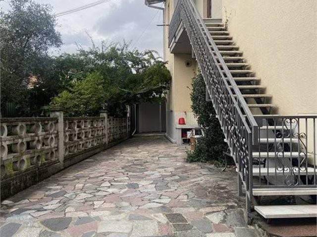 Casa indipendente in vendita a Luni SP