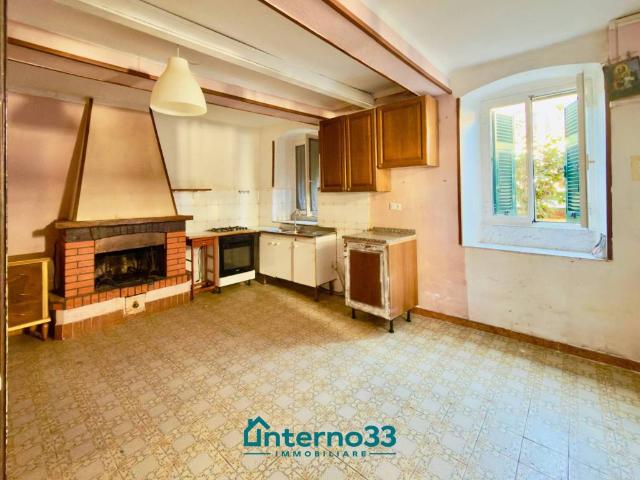 Casa indipendente in vendita a Luni SP