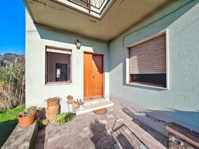 Casa indipendente in vendita a Luni SP