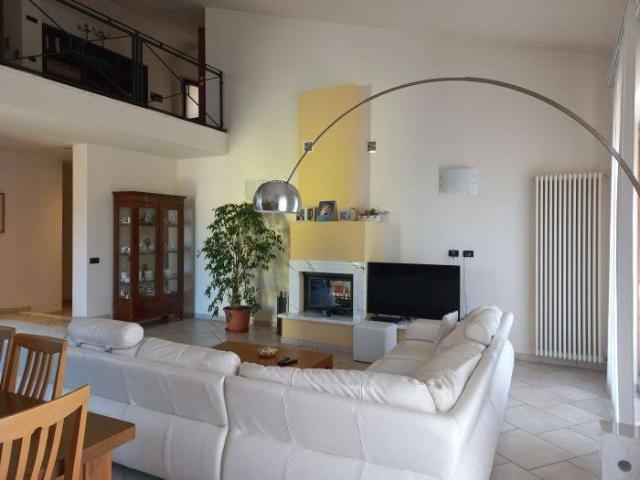 Casa indipendente in vendita a Luni SP