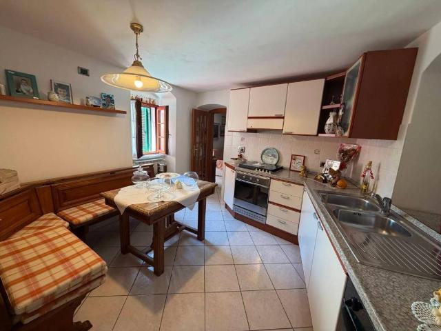 Casa indipendente in vendita a Luni SP