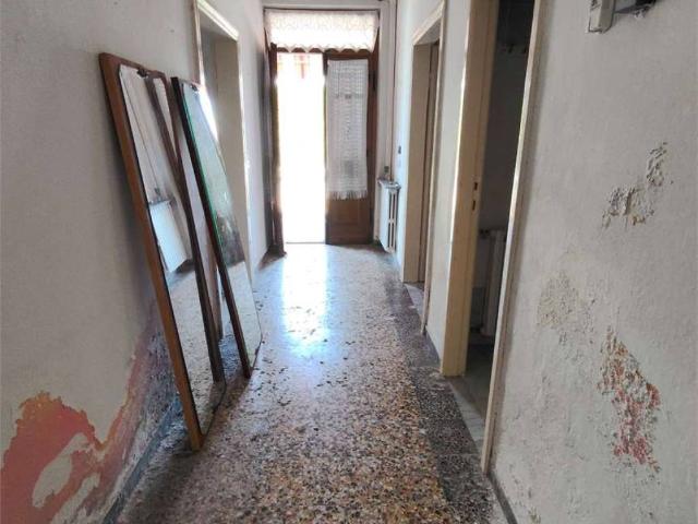 Casa indipendente in vendita a Luni SP