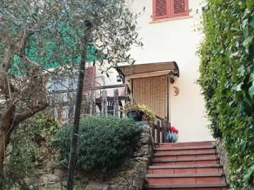 Casa indipendente in vendita a Luni SP