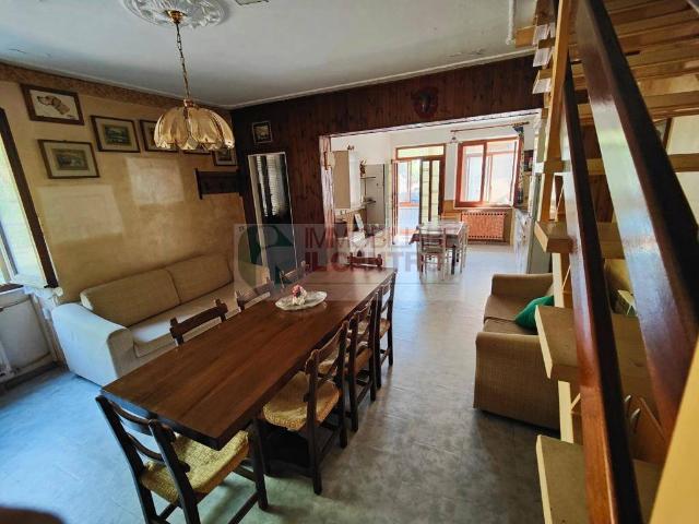 Casa indipendente in vendita a Luni SP