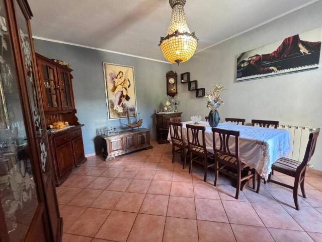 Casa indipendente in vendita a Luni SP
