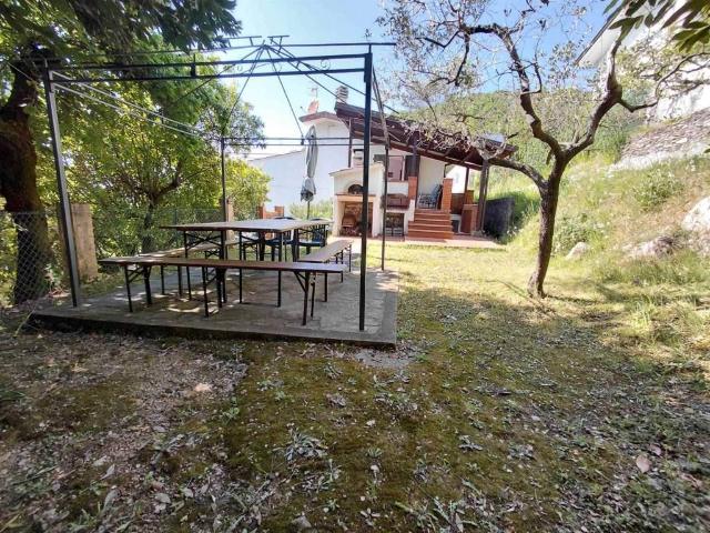Casa indipendente in vendita a Luni SP