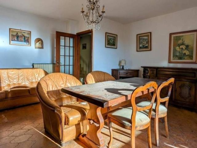 Casa indipendente in vendita a Luni SP