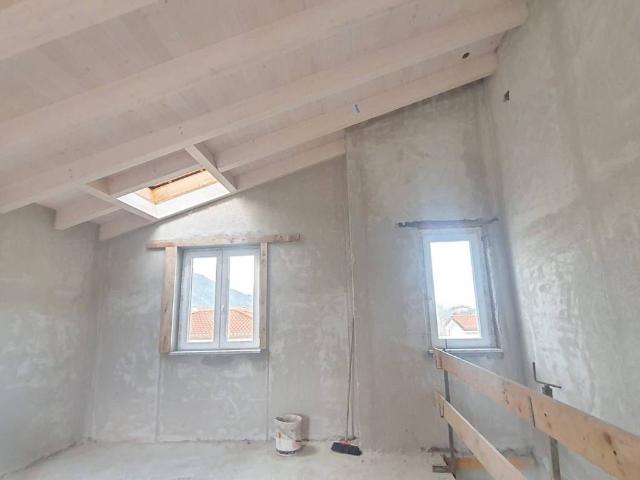 Casa indipendente in vendita a Luni SP