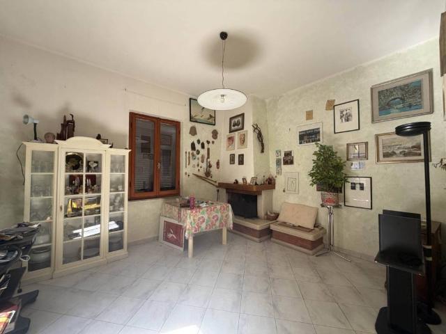 Casa indipendente in vendita a Luni SP