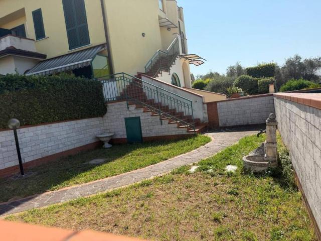 Casa indipendente in vendita a Luni SP