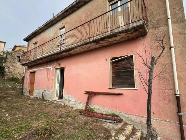 Casa indipendente in vendita a Luogosano AV