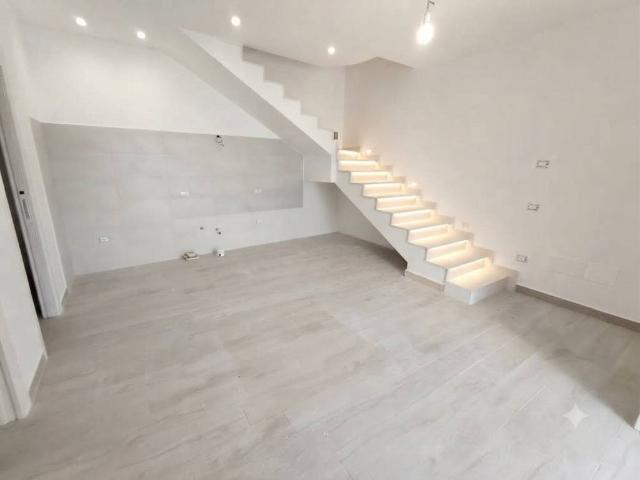 Casa indipendente in vendita a Lusciano CE