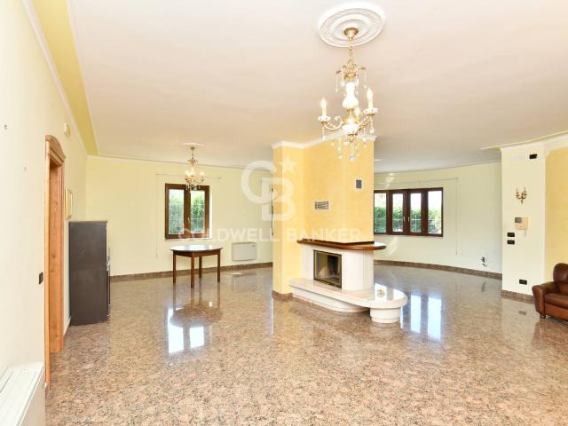 Casa indipendente in vendita a Lustra