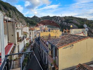 Casa indipendente in vendita a Motta Camastra ME