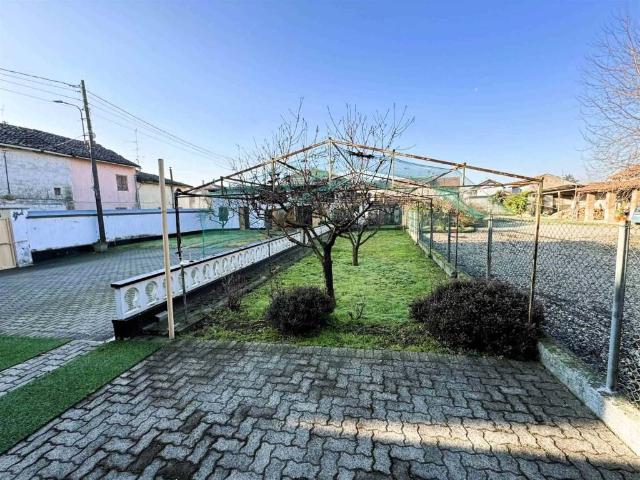 Casa indipendente in vendita a Motta de' Conti VC