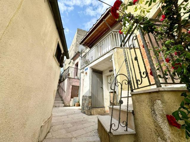 Casa indipendente in vendita a Motta Montecorvino FG