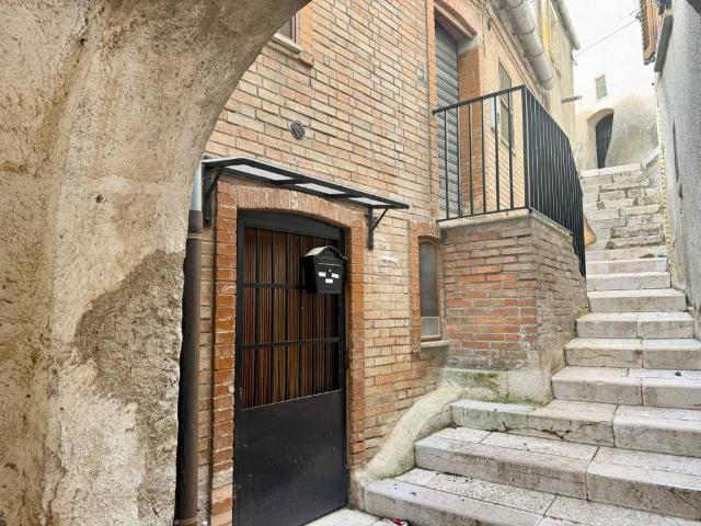 Casa indipendente in vendita a Motta Montecorvino FG
