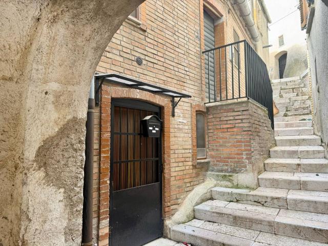 Casa indipendente in vendita a Motta Montecorvino