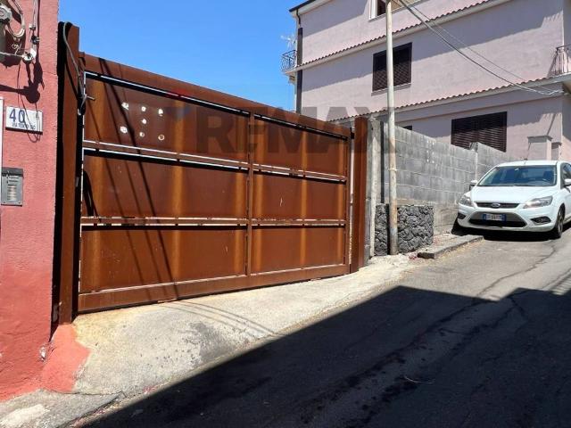Casa indipendente in vendita a Motta Sant'Anastasia CT
