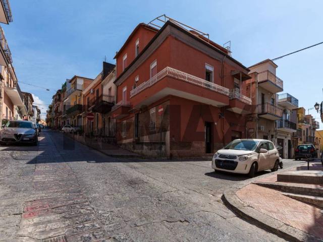 Casa indipendente in vendita a Motta Sant'Anastasia CT