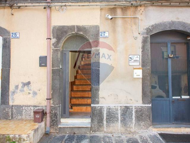 Casa indipendente in vendita a Motta Sant'Anastasia CT