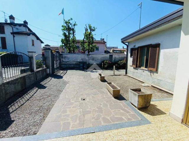 Casa indipendente in vendita a Mozzanica BG