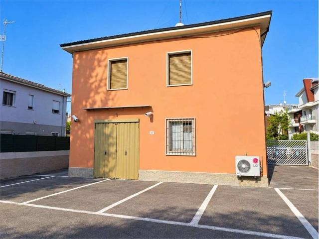 Casa indipendente in vendita a Modena MO