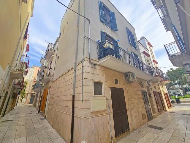 Casa indipendente in vendita a Mola di Bari BA