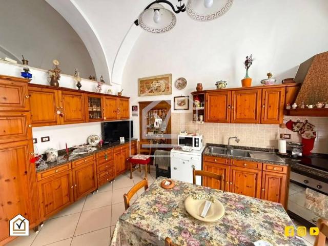 Casa indipendente in vendita a Mola di Bari BA