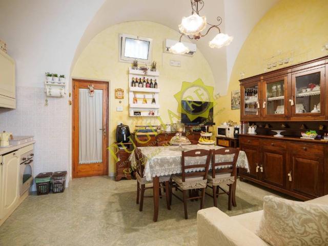 Casa indipendente in vendita a Mola di Bari BA