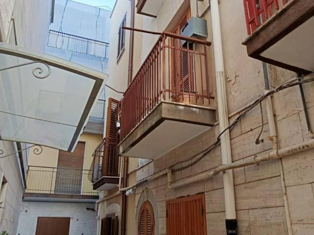 Casa indipendente in vendita a Mola di Bari BA
