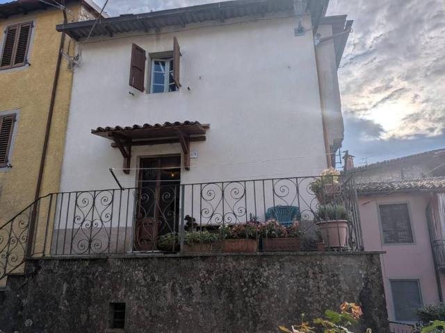 Casa indipendente in vendita a Molazzana LU