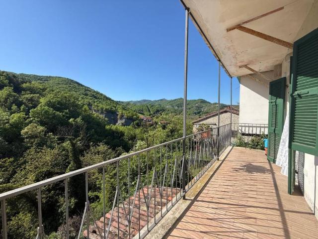Casa indipendente in vendita a Mombaldone AT