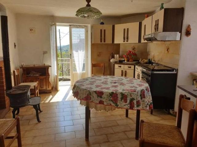 Casa indipendente in vendita a Mombarcaro CN