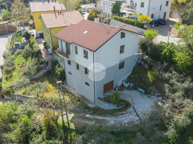 Casa indipendente in vendita a Mombaroccio PU