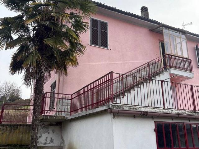 Casa indipendente in vendita a Mombercelli AT