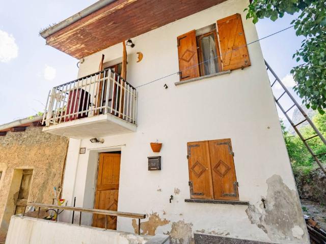 Casa indipendente in vendita a Mompantero TO