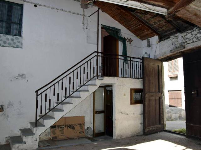 Casa indipendente in vendita a Mompantero TO