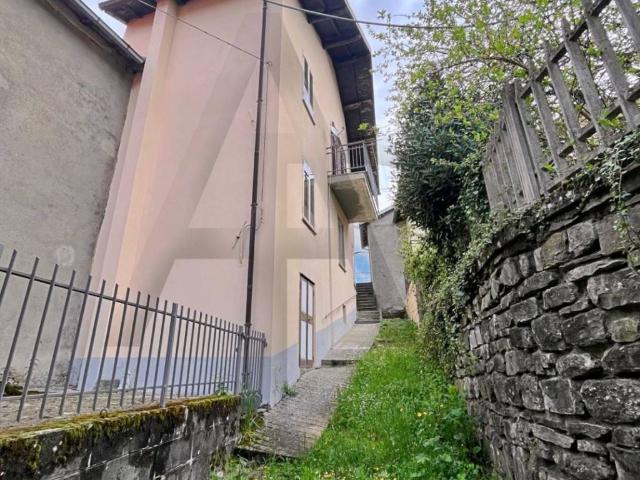 Casa indipendente in vendita a Monchio delle Corti PR