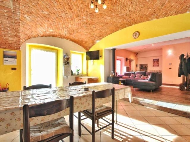 Casa indipendente in vendita a Moncrivello VC