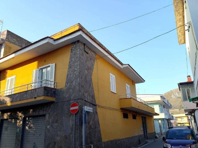 Casa indipendente in vendita a Mondragone CE